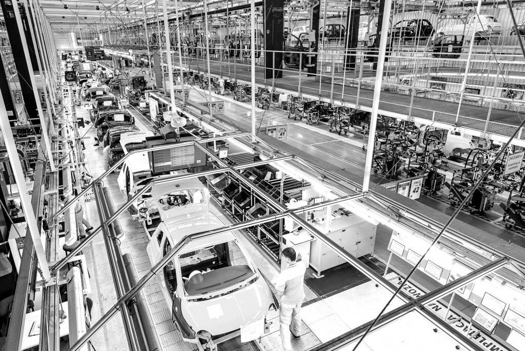 Według najnowszego raportu Głównego Urzędu Statystycznego produkcja globalna przemysłu samochodowego w Polsce osiągnęła w 2015 roku wartość 128,5 mld złotych, co zarazem stanowiło 9,5% produkcji globalnej przemysłu ogółem.
